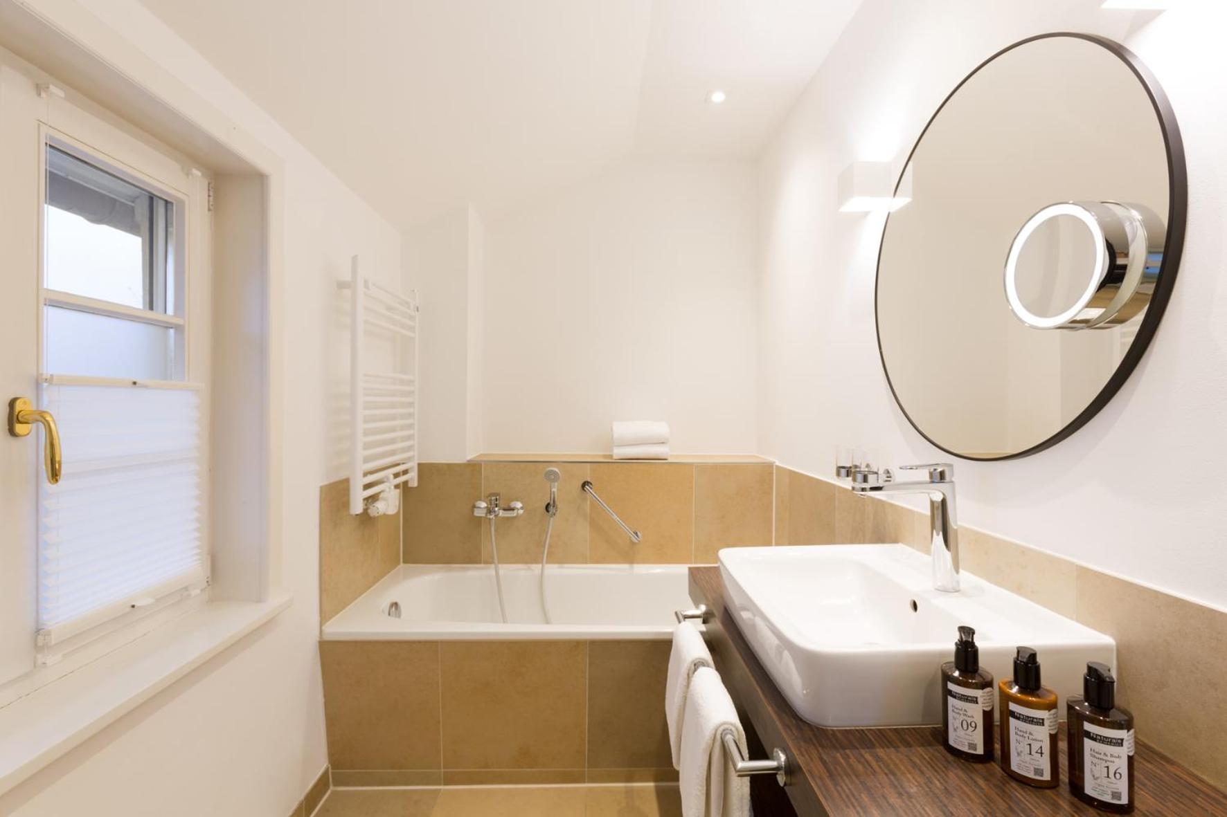 Deluxe Suite mit Meerblick und Balkon – separates Gebäude